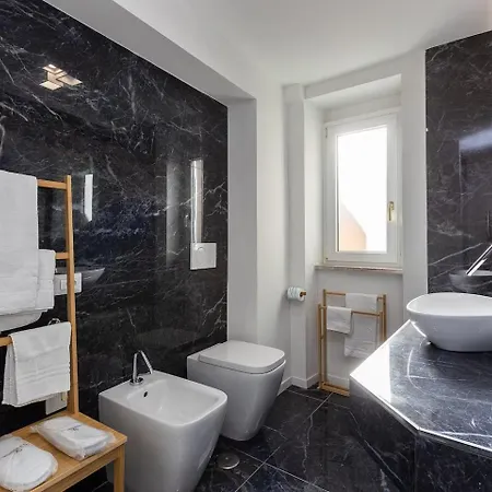 Large And Bright Located In Piazza Del Colosseo Lejlighed Rom