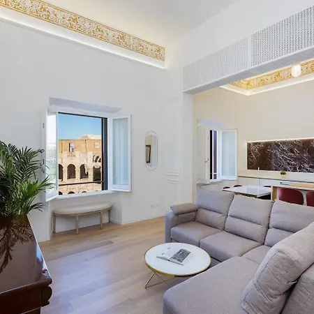 Large And Bright Located In Piazza Del Colosseo Lejlighed