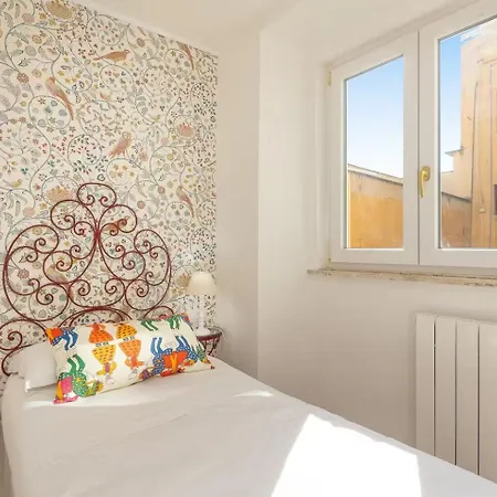 Large And Bright Located In Piazza Del Colosseo *
