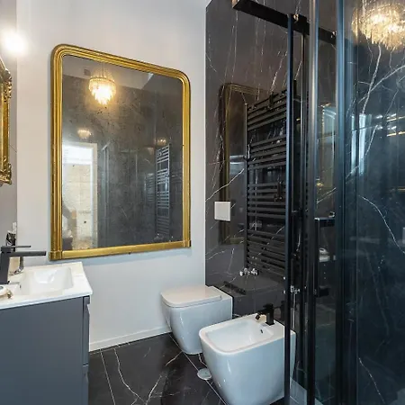 Large And Bright Located In Piazza Del Colosseo *