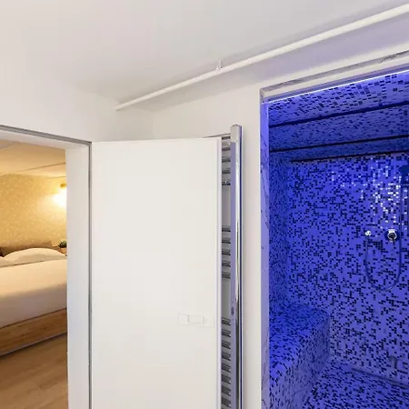 Large And Bright Located In Piazza Del Colosseo Lejlighed
