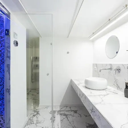Large And Bright Located In Piazza Del Colosseo