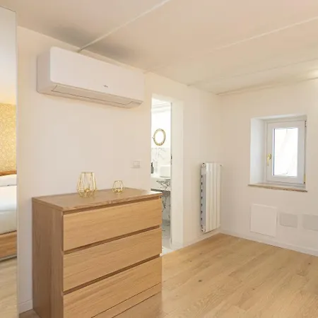 Large And Bright Located In Piazza Del Colosseo *