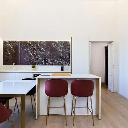 Large And Bright Located In Piazza Del Colosseo *