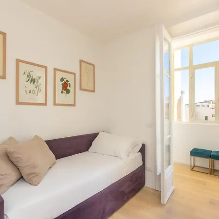 Large And Bright Located In Piazza Del Colosseo *