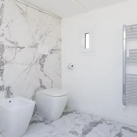Large And Bright Located In Piazza Del Colosseo Rom