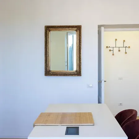 Lejlighed Large And Bright Located In Piazza Del Colosseo Rom