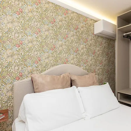 Large And Bright Located In Piazza Del Colosseo