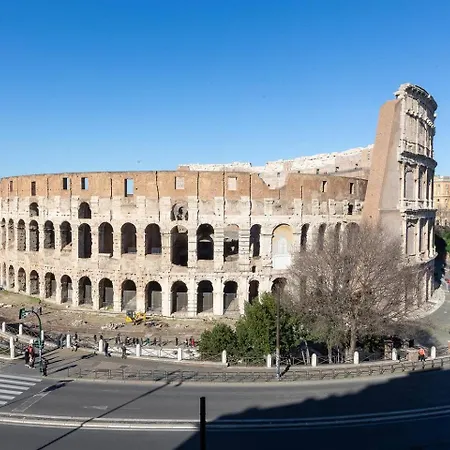 Large And Bright Located In Piazza Del Colosseo Rom