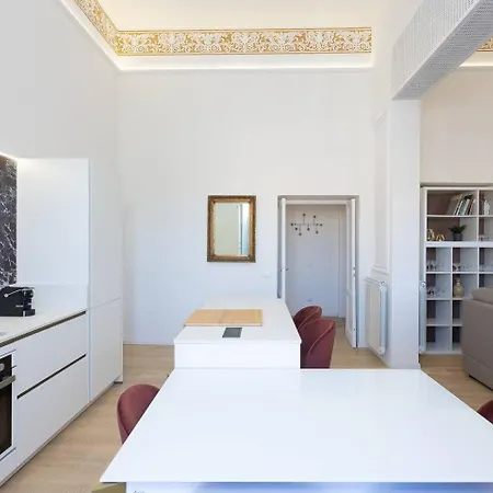 Large And Bright Located In Piazza Del Colosseo Rom
