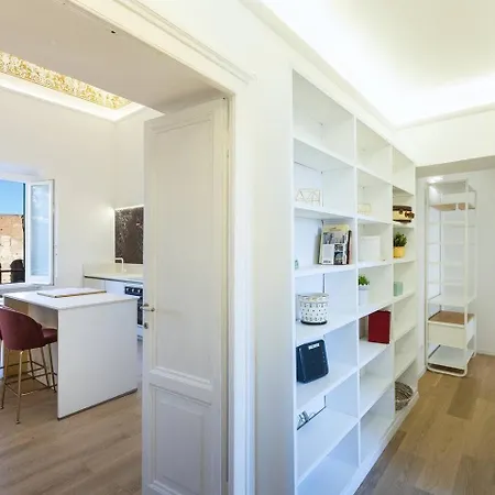 Large And Bright Located In Piazza Del Colosseo Rom