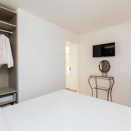 Lejlighed Large And Bright Located In Piazza Del Colosseo Rom