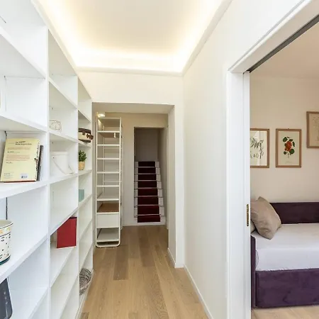Large And Bright Located In Piazza Del Colosseo Rom
