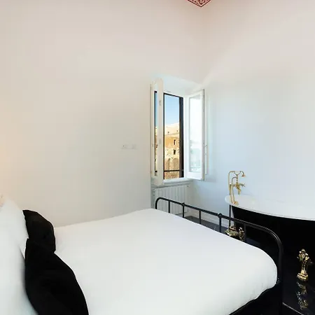 Large And Bright Located In Piazza Del Colosseo *